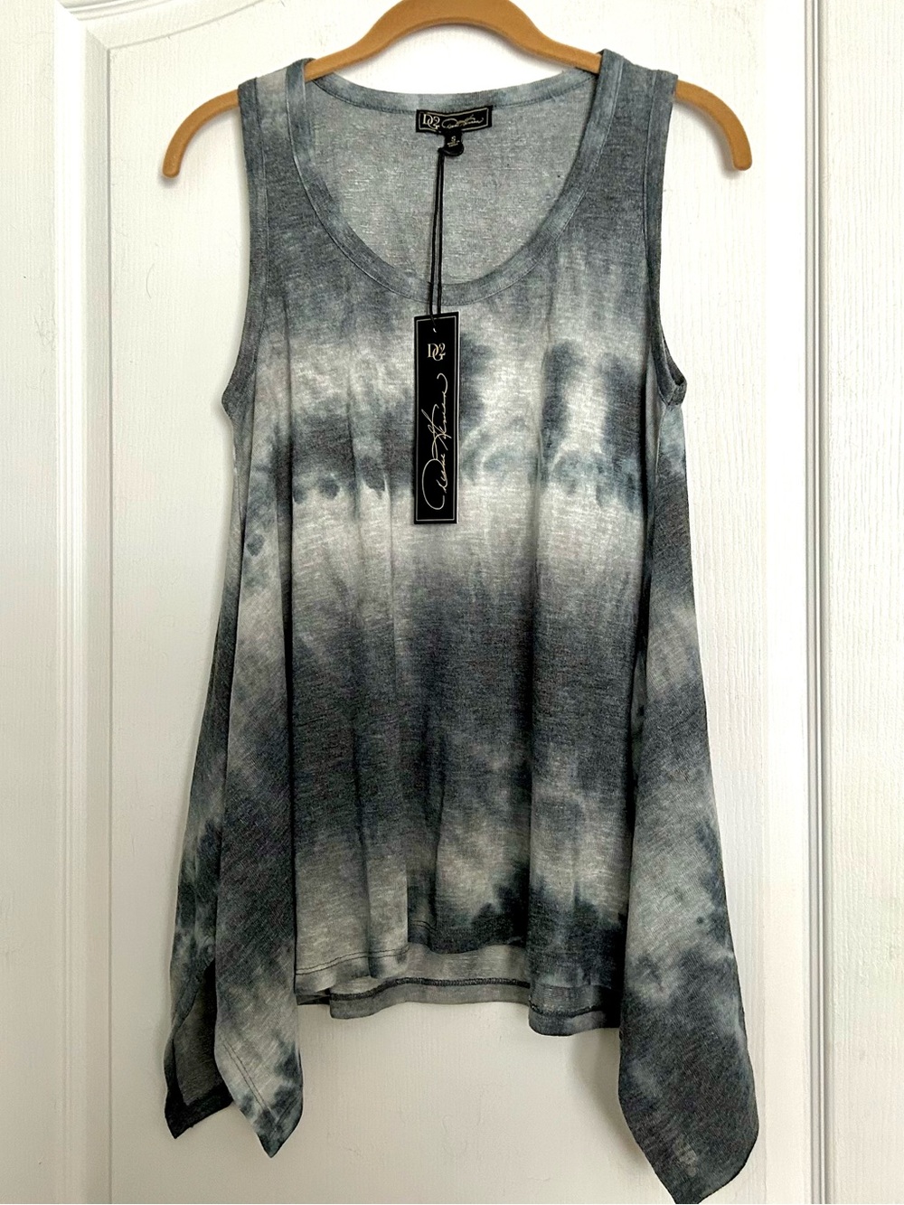 NWT DG2 Diane Gilman tank, gray, S